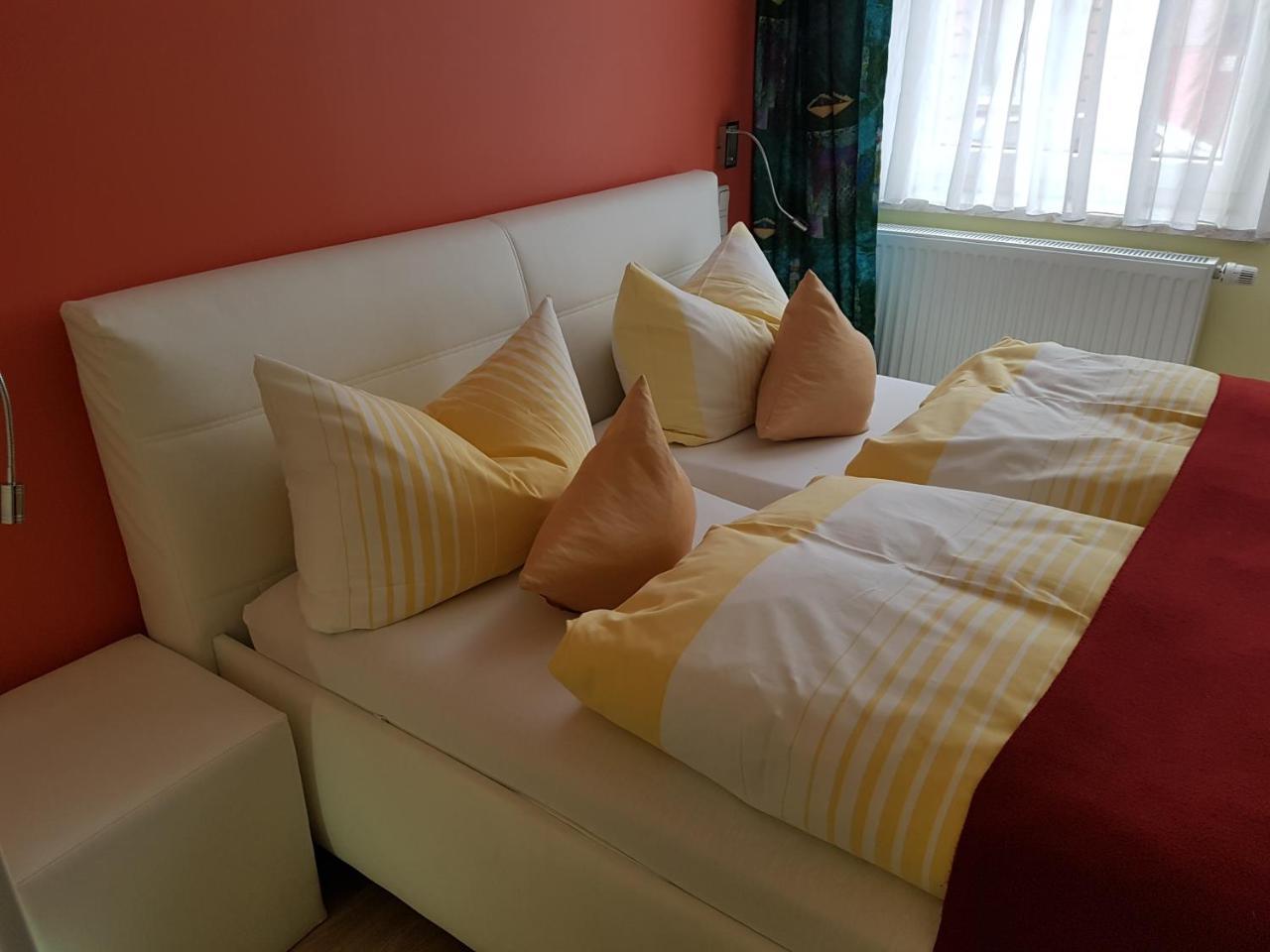Hotel Am Kuhbogen Хоф Екстериор снимка