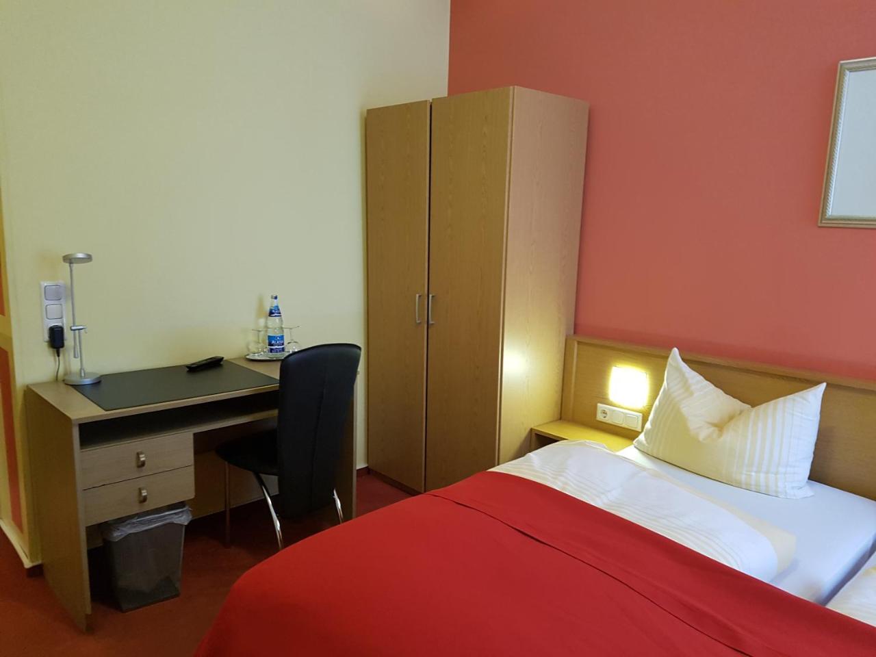 Hotel Am Kuhbogen Хоф Екстериор снимка