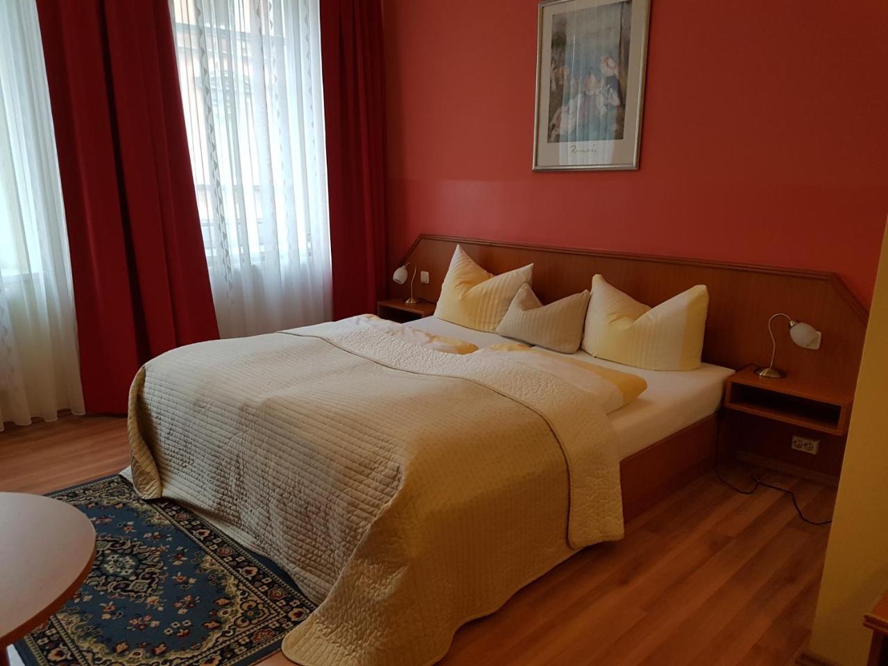 Hotel Am Kuhbogen Хоф Екстериор снимка